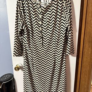 Tacera, size L, black and white dress. Pre-owned with 0 flaws.